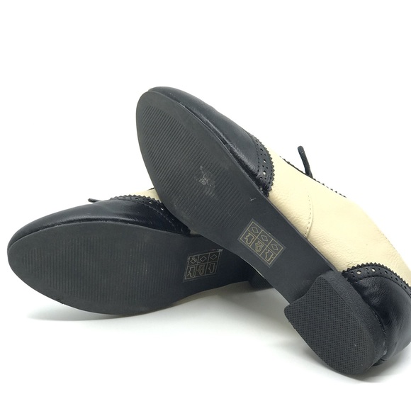 CALL IT SRING CREAM & BLACK VEGAN LACE UP LOAFER - Picture 8 of 8